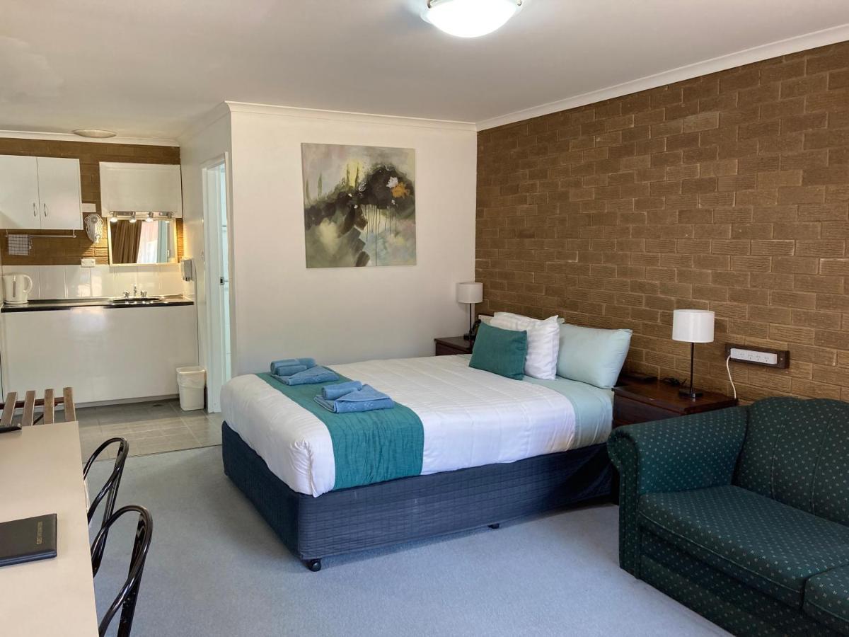 Camellia Motel Narrandera Exterior photo