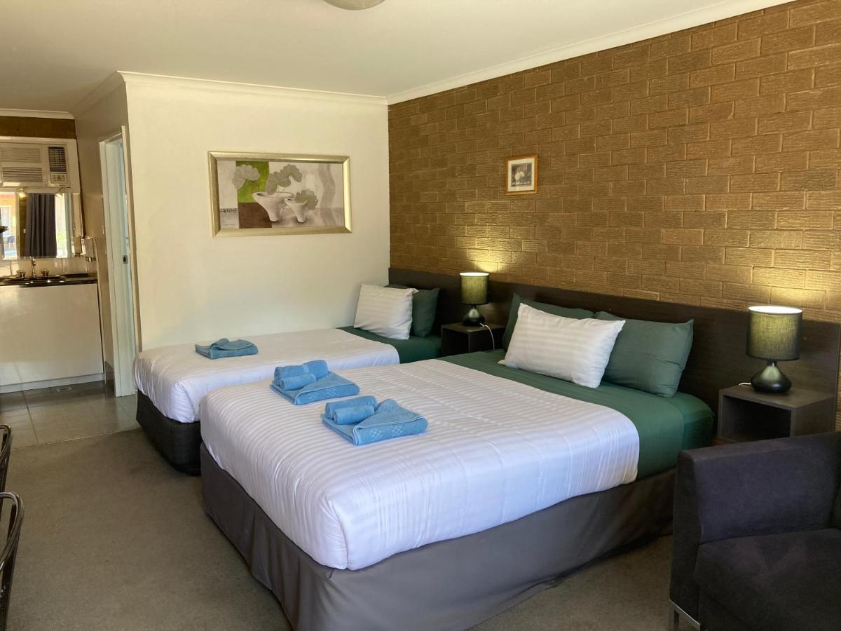 Camellia Motel Narrandera Exterior photo