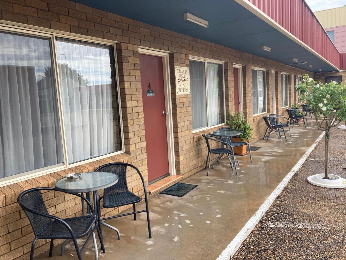 Camellia Motel Narrandera Exterior photo
