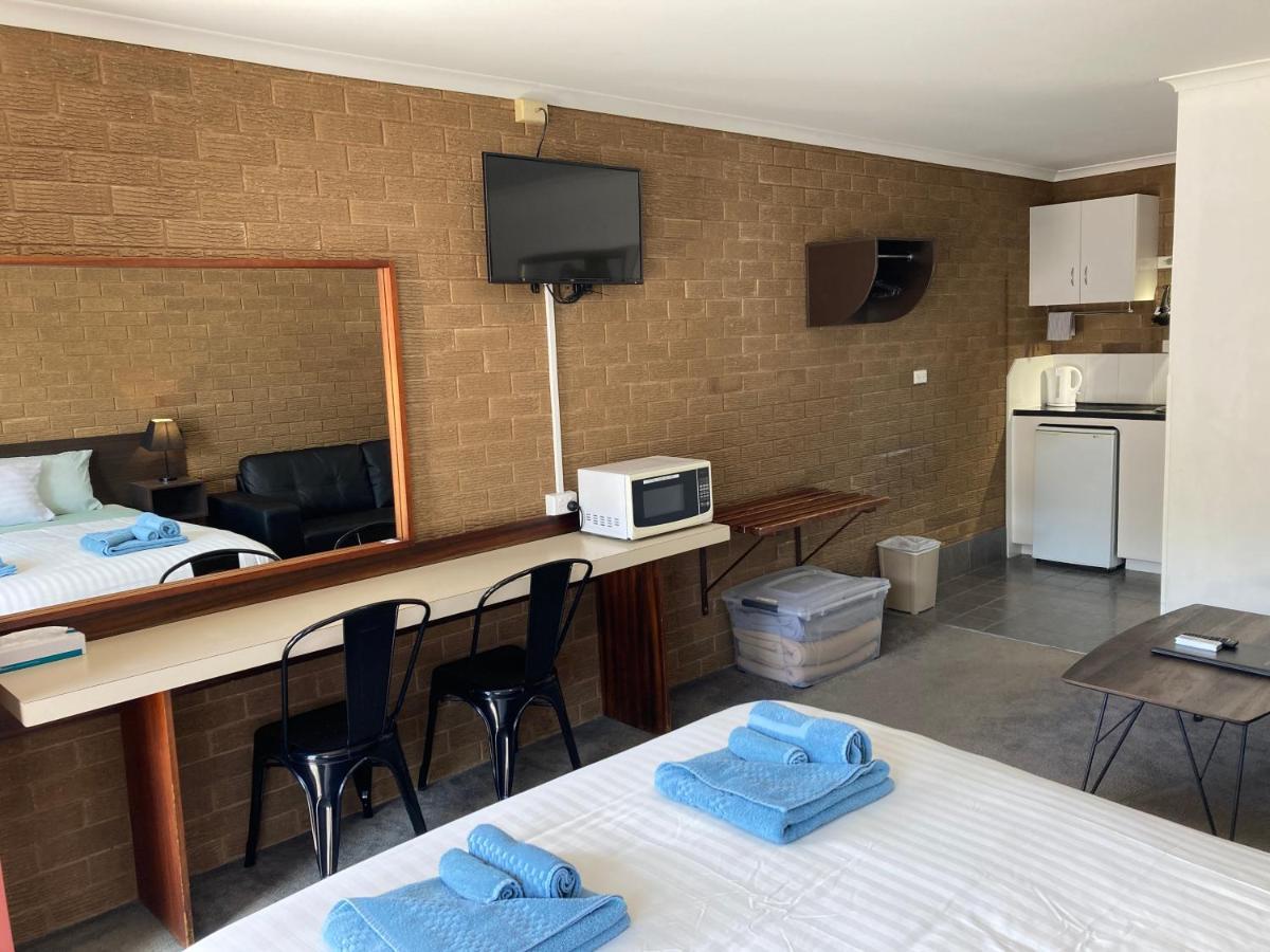 Camellia Motel Narrandera Exterior photo