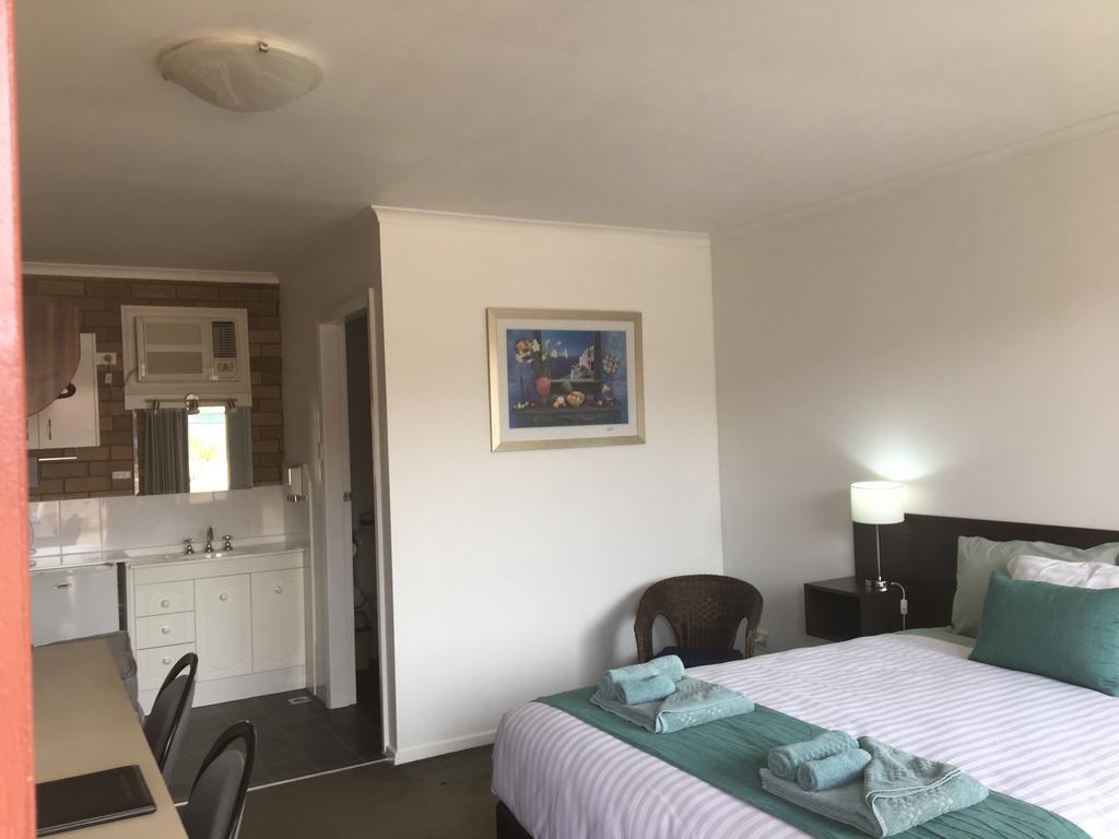 Camellia Motel Narrandera Exterior photo