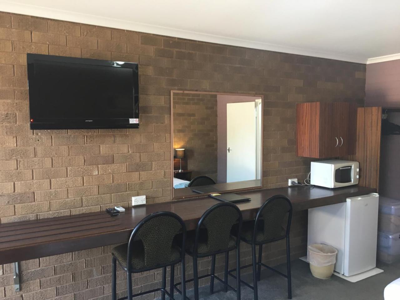 Camellia Motel Narrandera Exterior photo