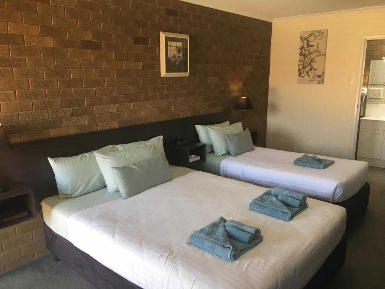 Camellia Motel Narrandera Exterior photo