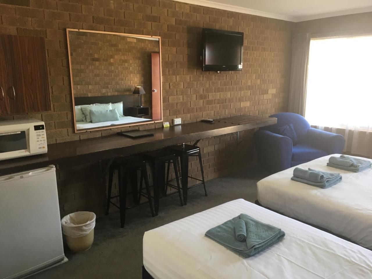 Camellia Motel Narrandera Exterior photo