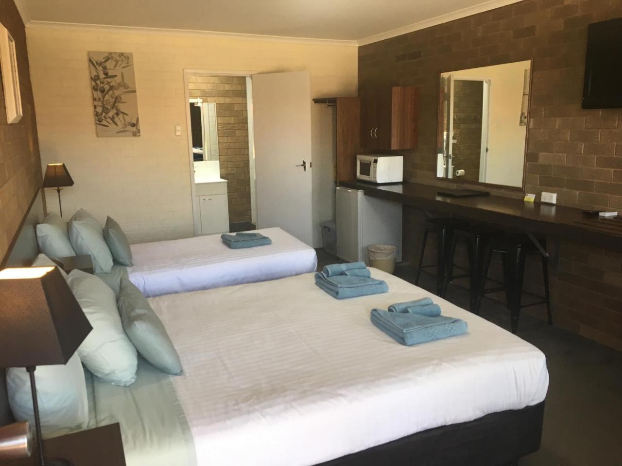 Camellia Motel Narrandera Exterior photo